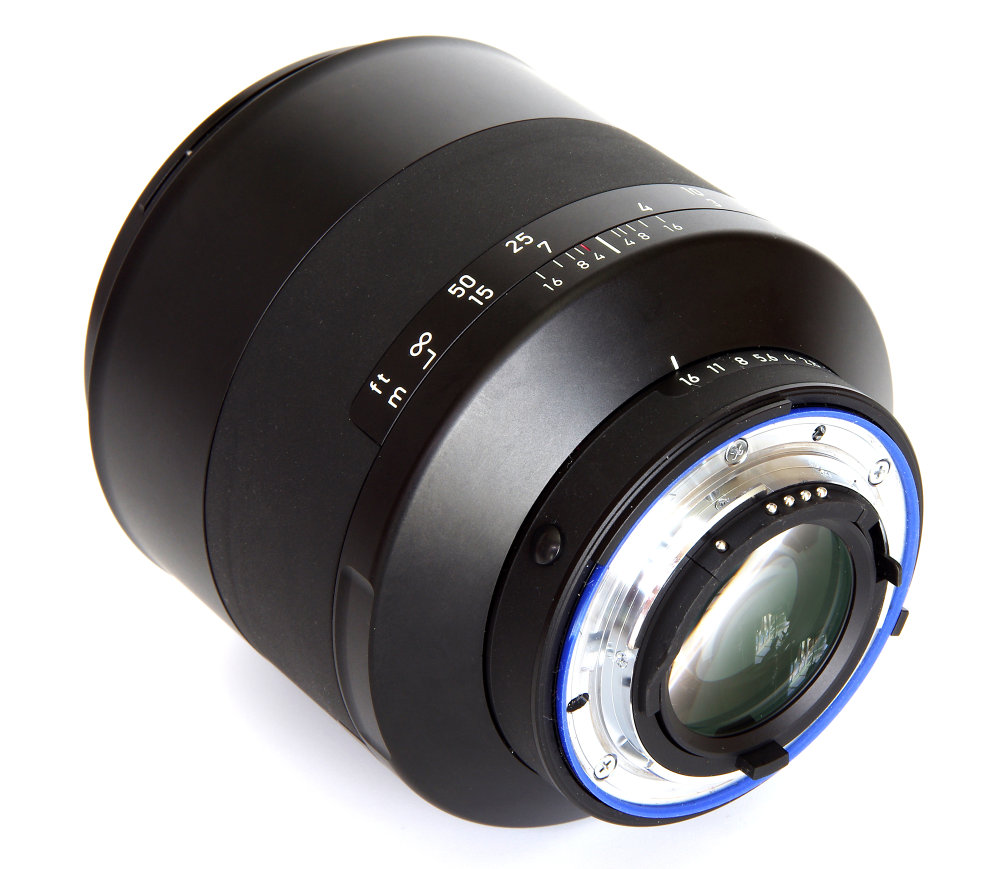 Zeiss Milvus 85mm F1,4 Rear Oblique View