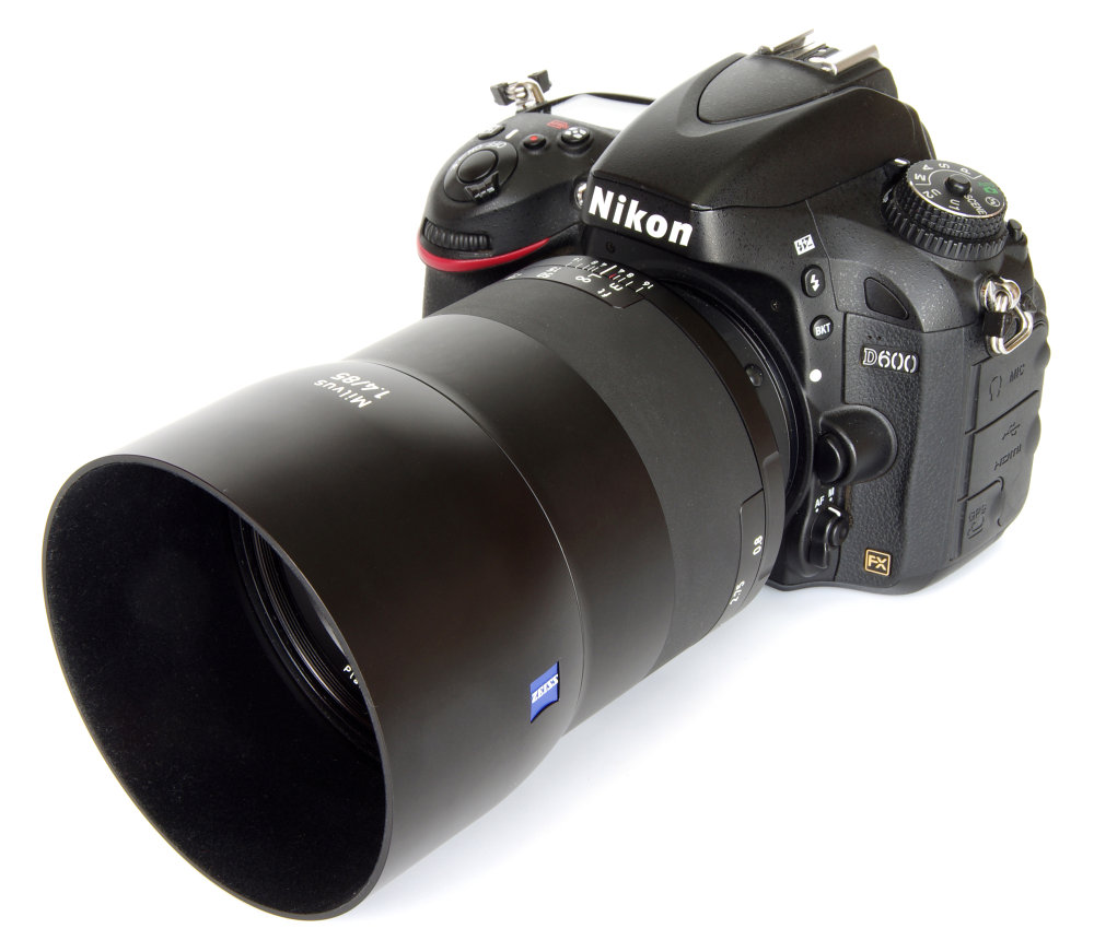 Zeiss Milvus 85mm F1,4 With Lenshood On Nikon D600