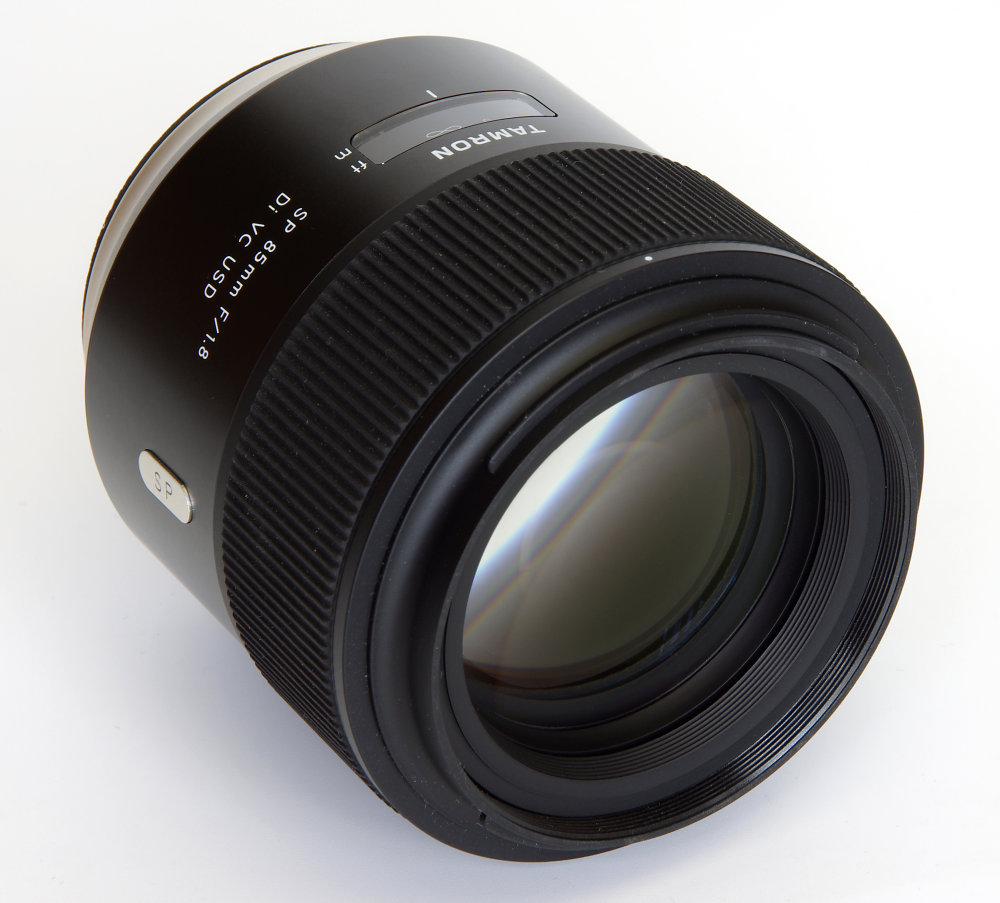 Tamron Sp 85mm F1,8 Front Oblique View