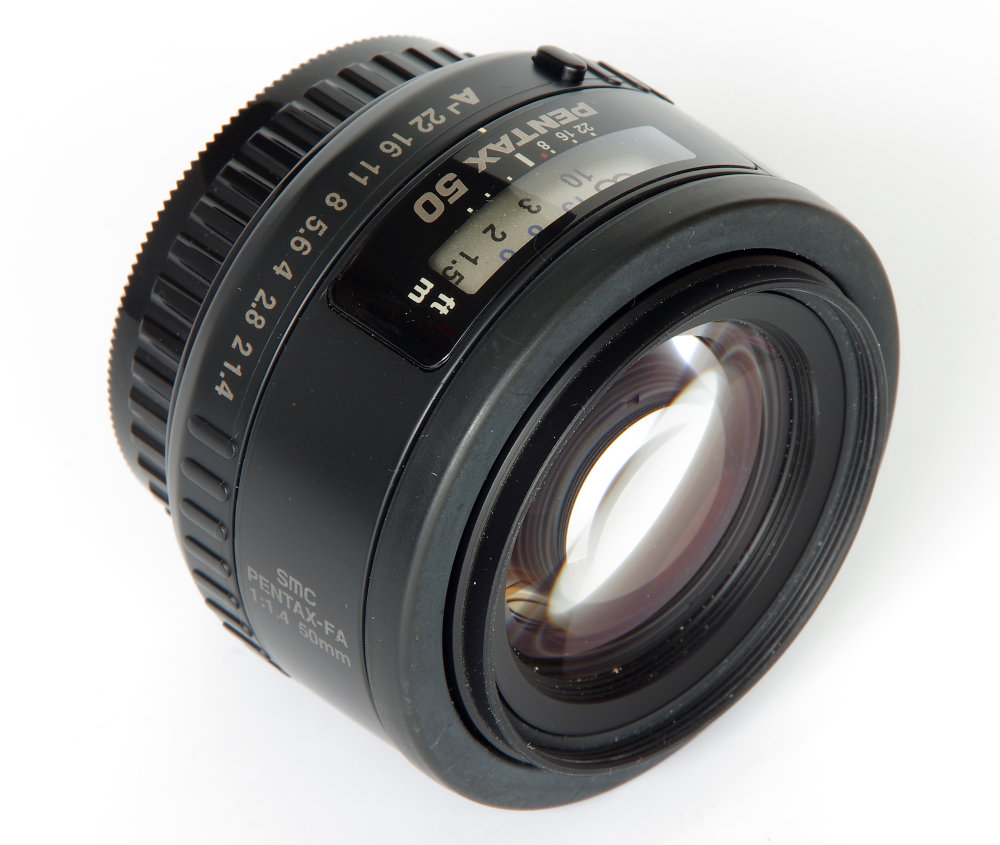 Pentax 50mm F1,4 Oblique Front View