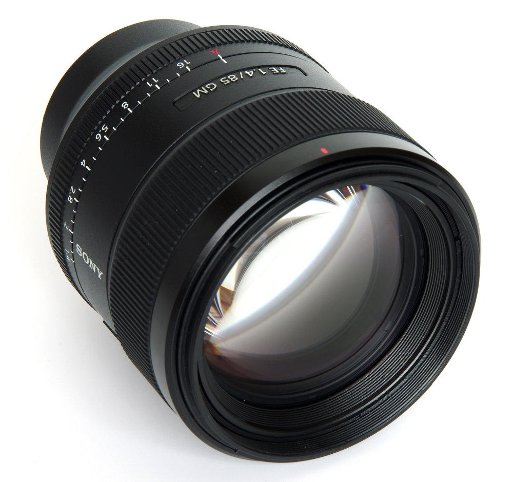 Sony Fe 85mm F1,4 Front Oblique View