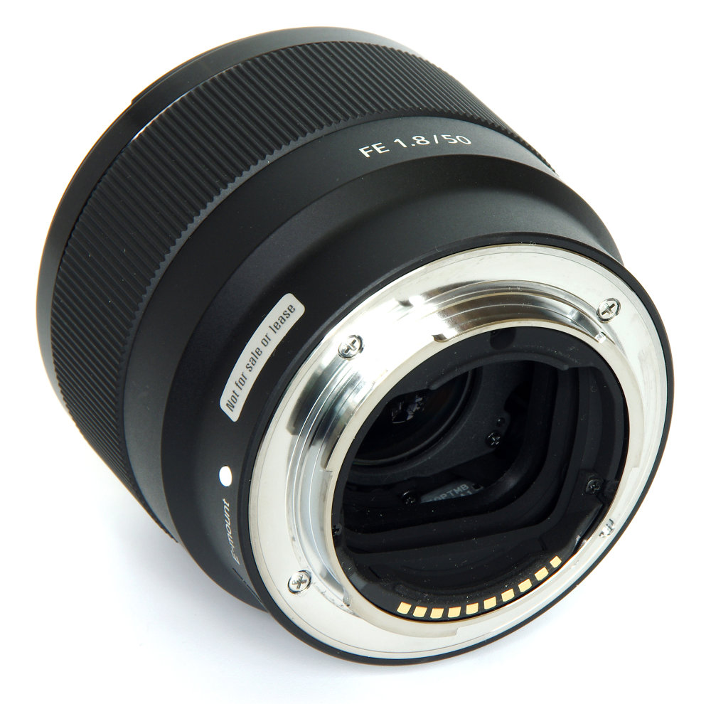 Sony Fe 50mm F1,8 Rear Oblique View