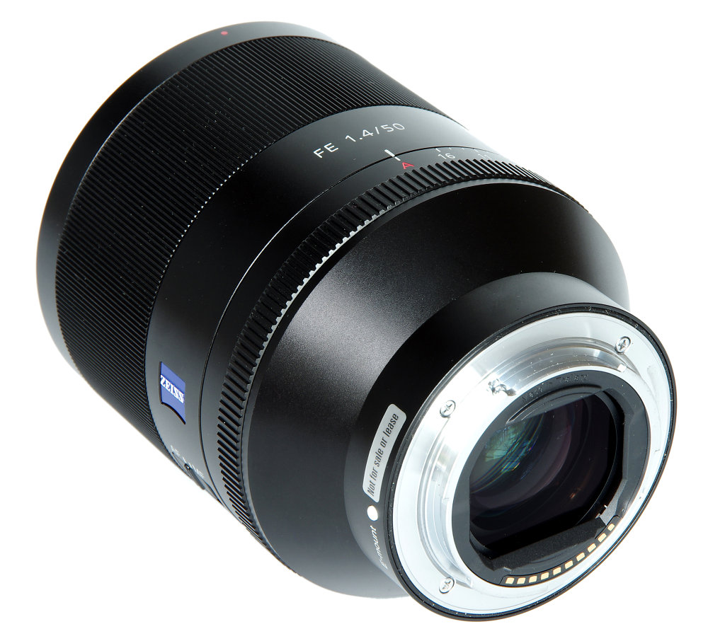 Sony 50mm F1,4 Za Rear Oblique View