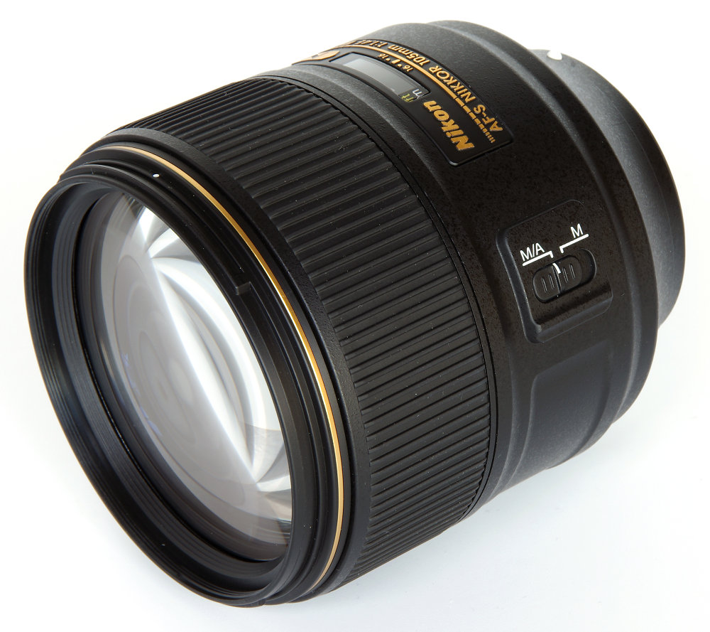 Nikon 105mm F1,4 Front Oblique View