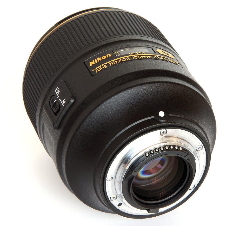 Nikon 105mm F1,4 Rear Oblique View