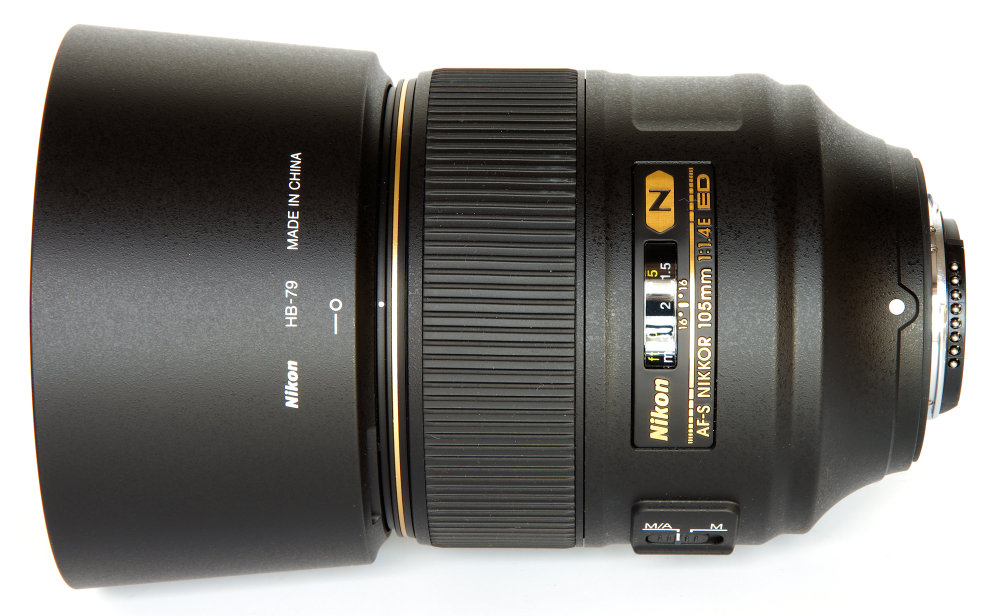 Nikon 105mm F1,4 Top View With Hood