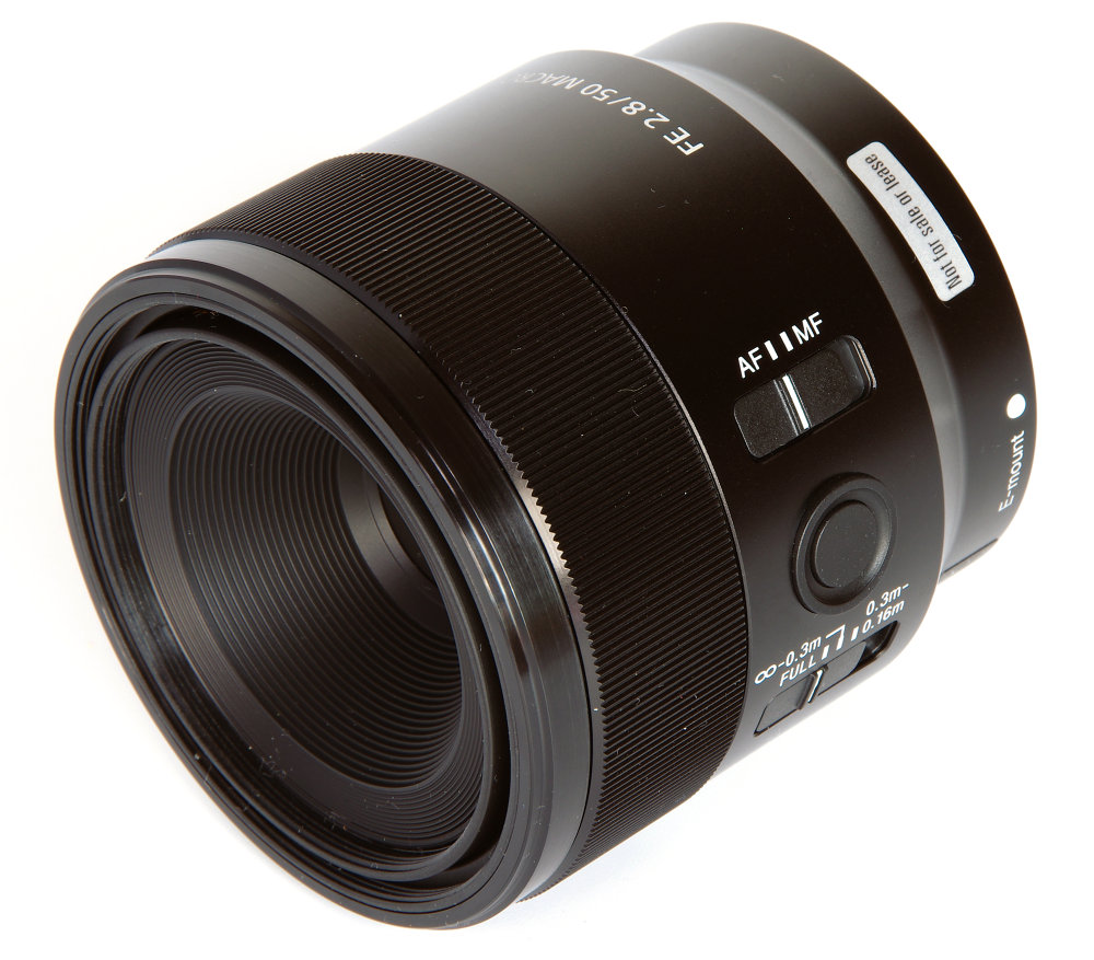 Sony Fe 50mm F2,8 Macro Front Oblique View