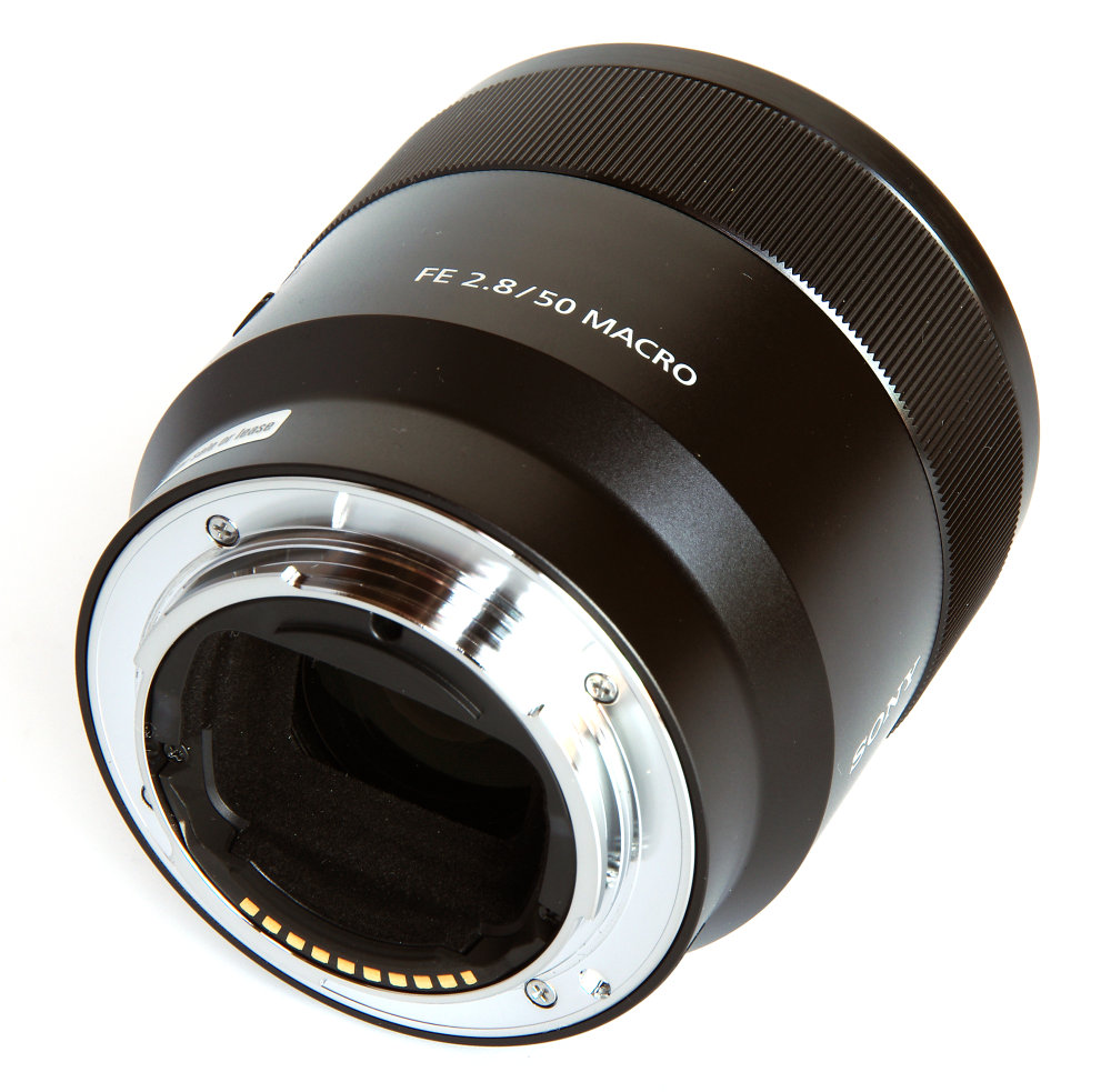 Sony Fe 50mm F2,8 Macro Rear Oblique View