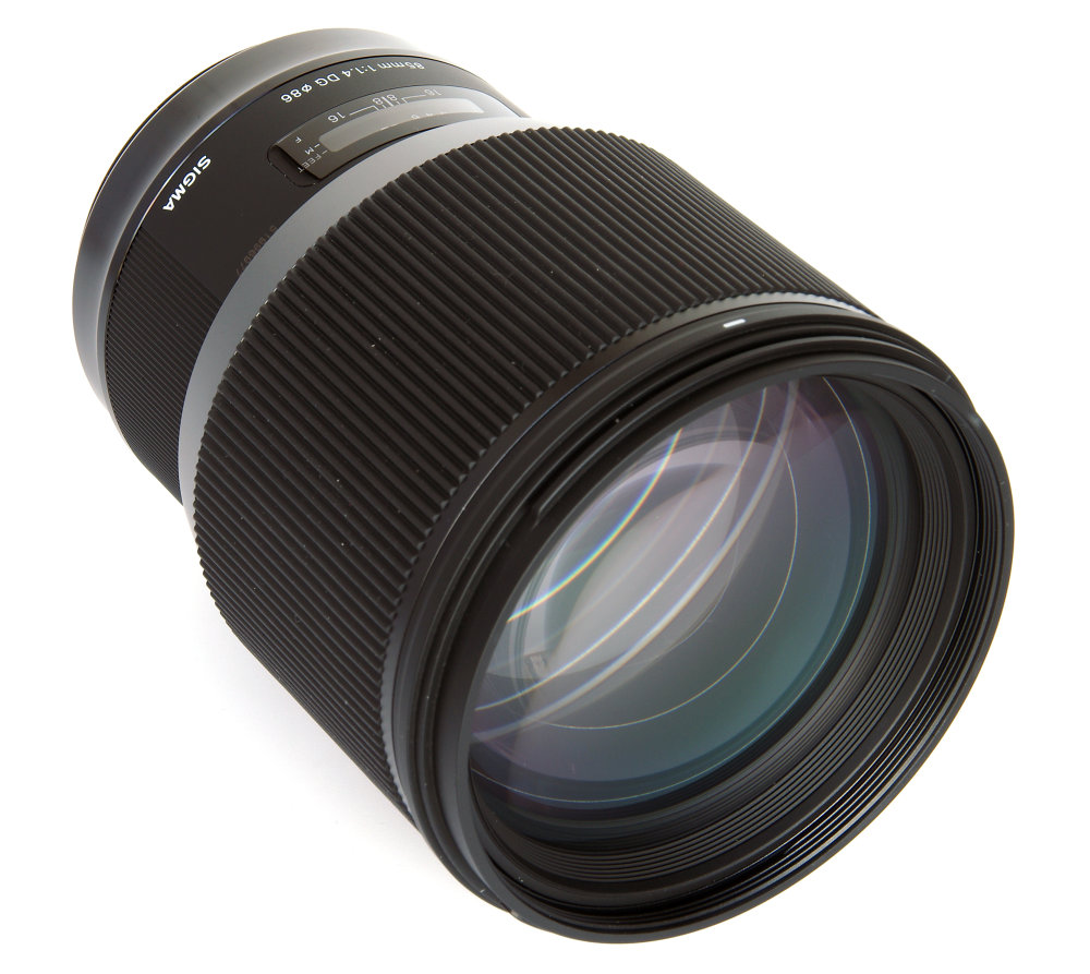 Sigma 85mm F1,4 Art Front Oblique View