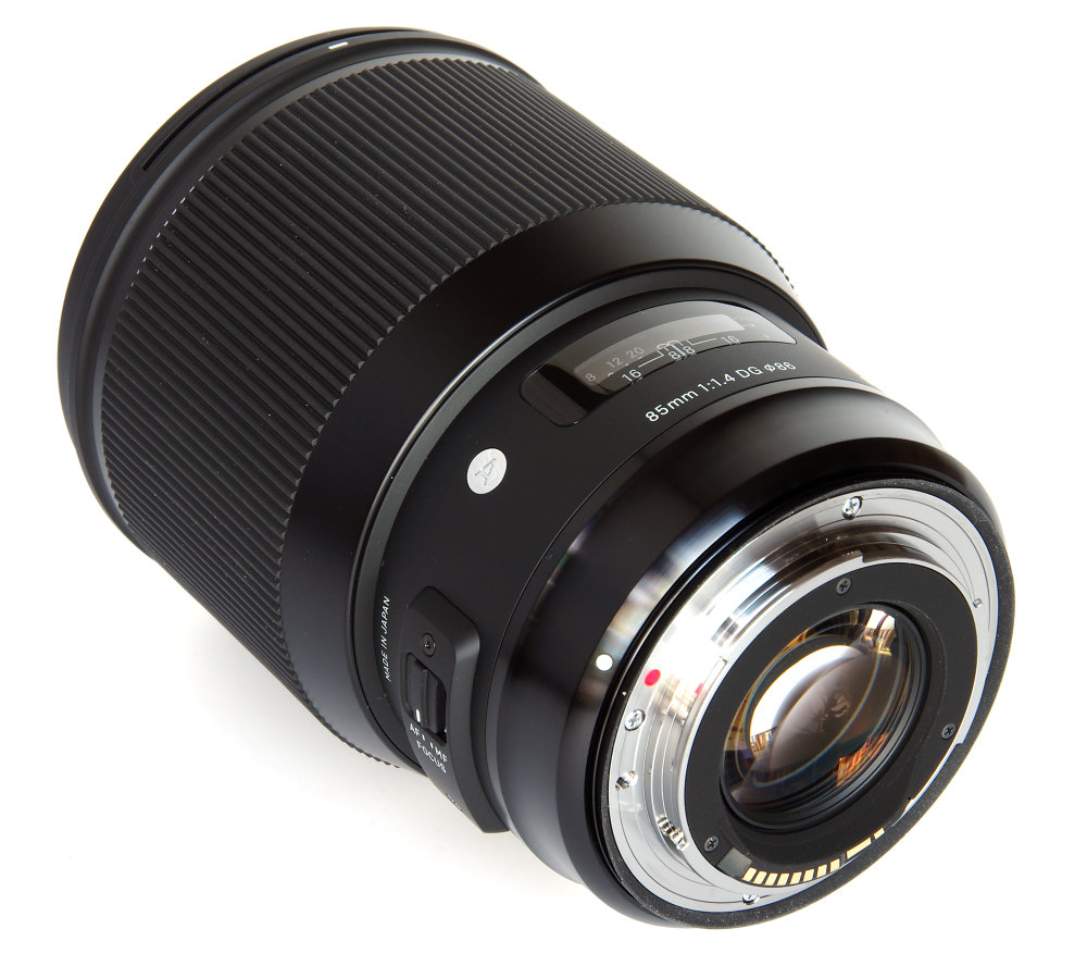 Sigma 85mm F1,4 Art Rear Oblique View