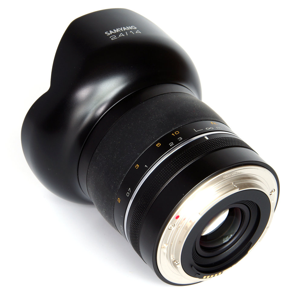 Samyang 14mm F2,4 Rear Oblique View