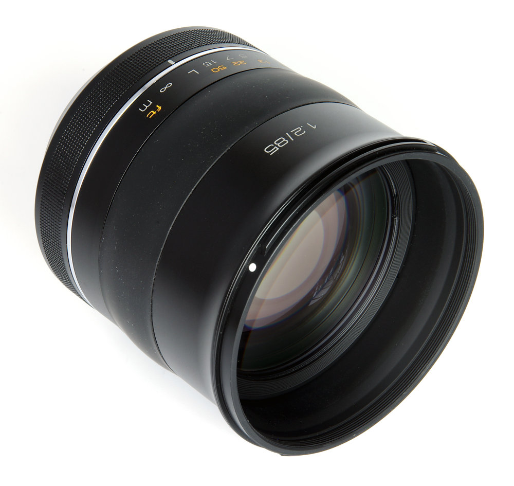 Samyang 85mm F1,2 Front Oblique View