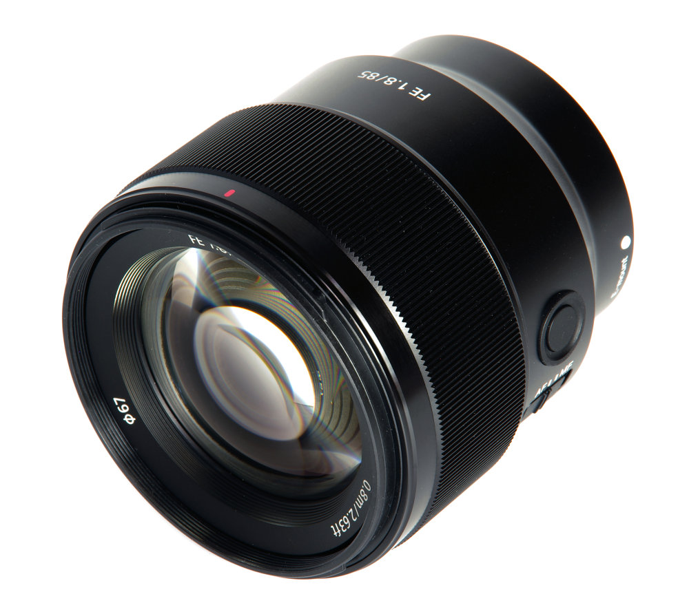 Sony Fe 85mm F1,8 Front Oblique View