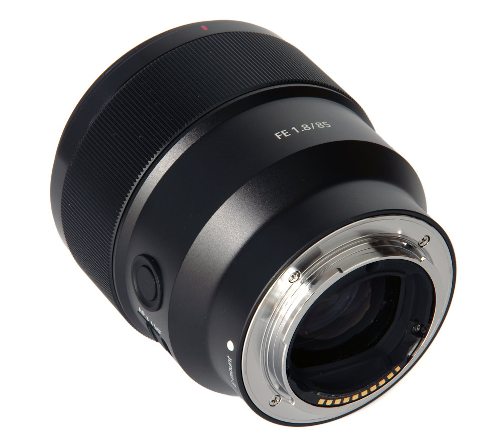 Sony Fe 85mm F1,8 Rear Oblique View