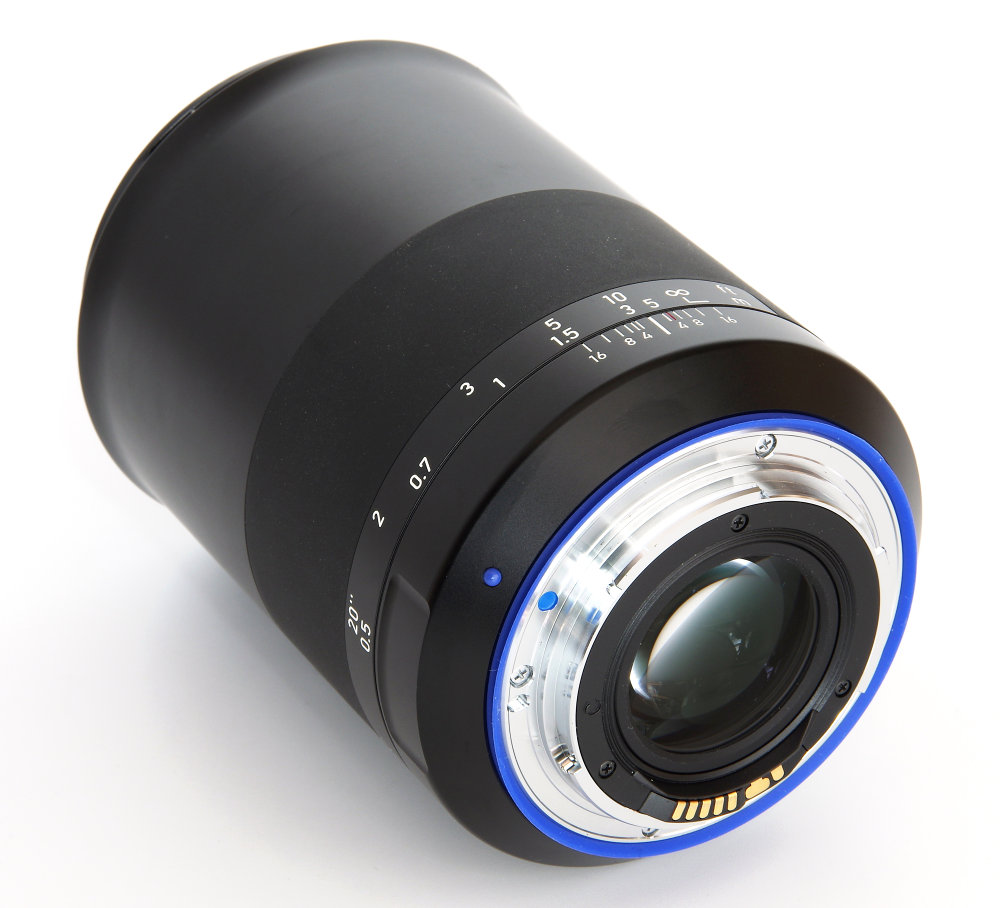 Zeiss Milvus 35mm F1,4 Rear Oblique View