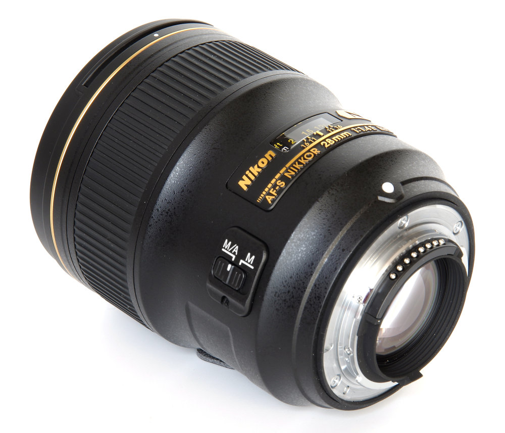 Nikkor 28mm F1,4 Rear Oblique View