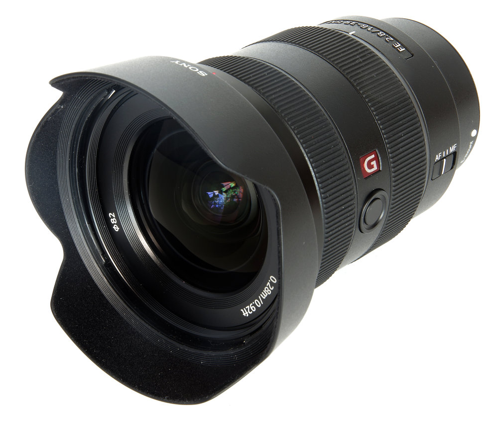 Sony 16 35mm F2,8 Gm With Hood Front Oblique View