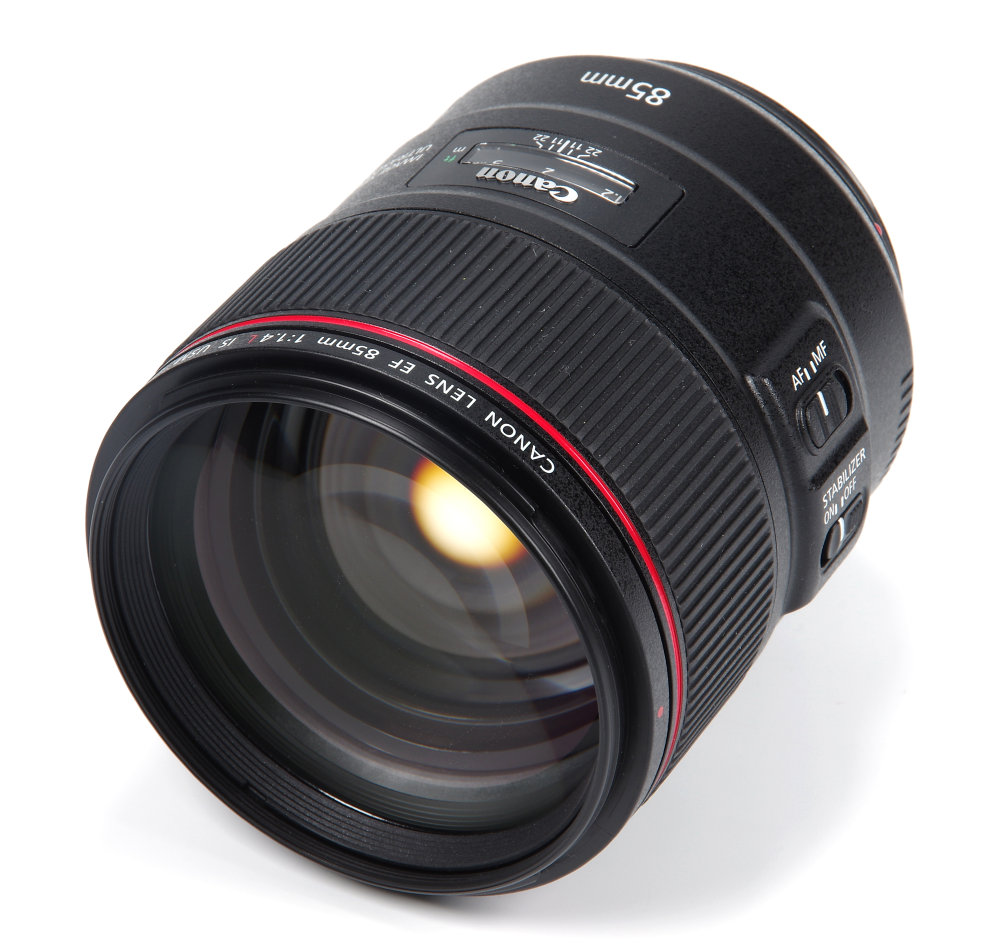 Canon 85mm F1,4l Front Oblique View