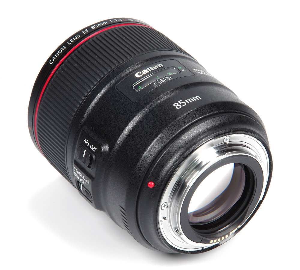 Canon 85mm F1,4l Rear Oblique View