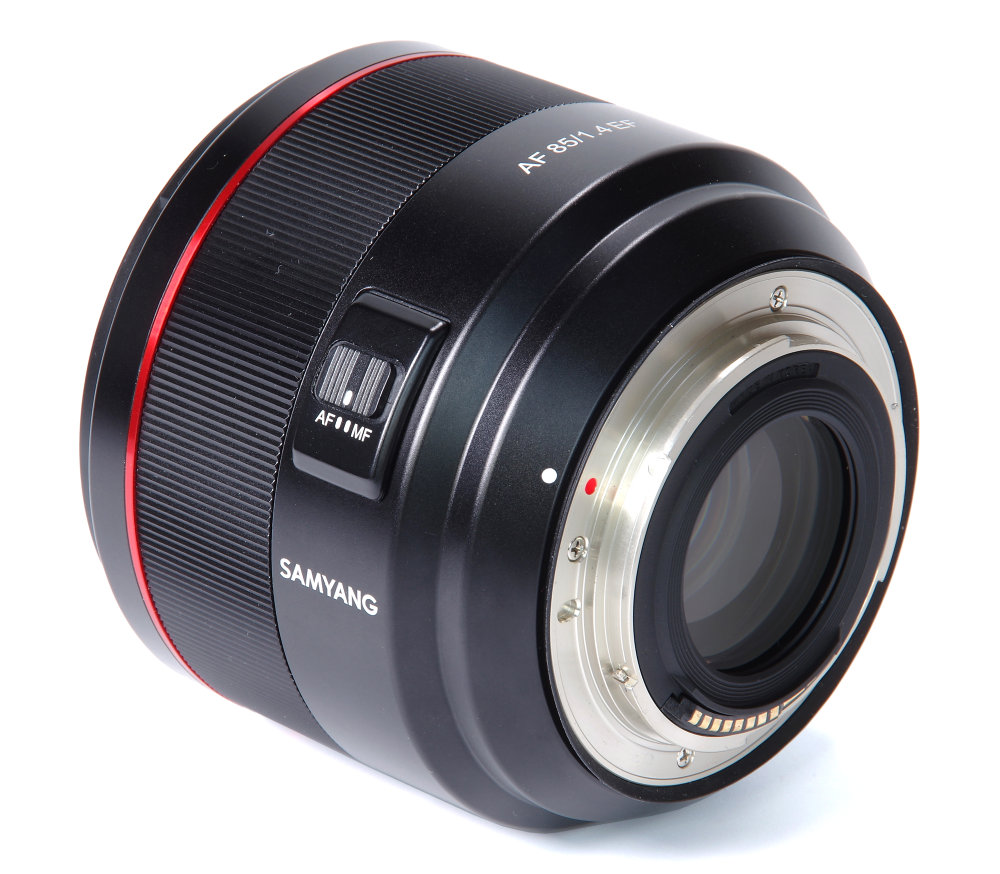 Samyang 85mm F1,4 Rear Oblique View